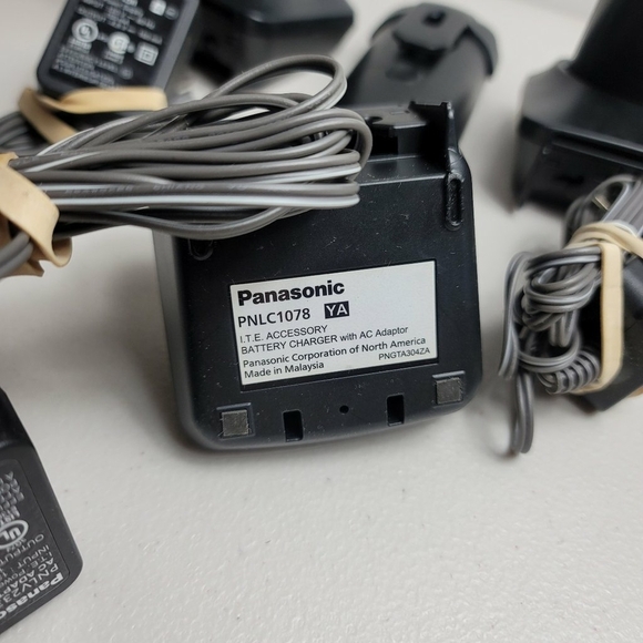 Panasonic KX-TGF970 Cordless Phone System - 4 Phones/3 Handsets - Works Tested - Picture 5 of 9